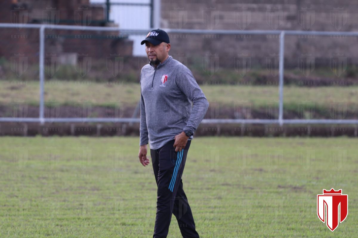 Juveniles entrenan a todo vapor